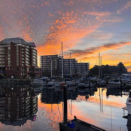 Coast Victoria Hotel & Marina By Apa Exterior photo