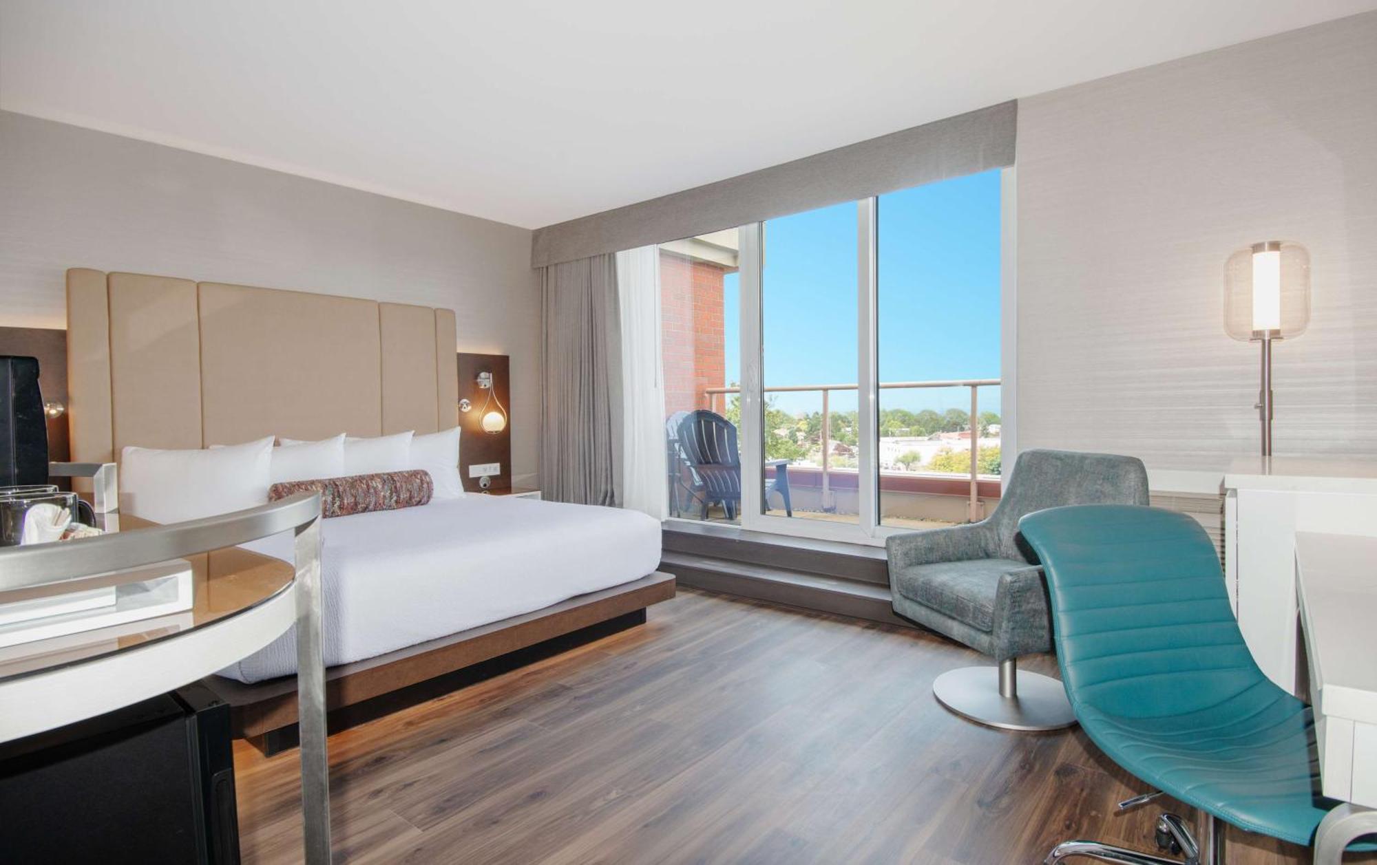 Coast Victoria Hotel & Marina By Apa Exterior photo