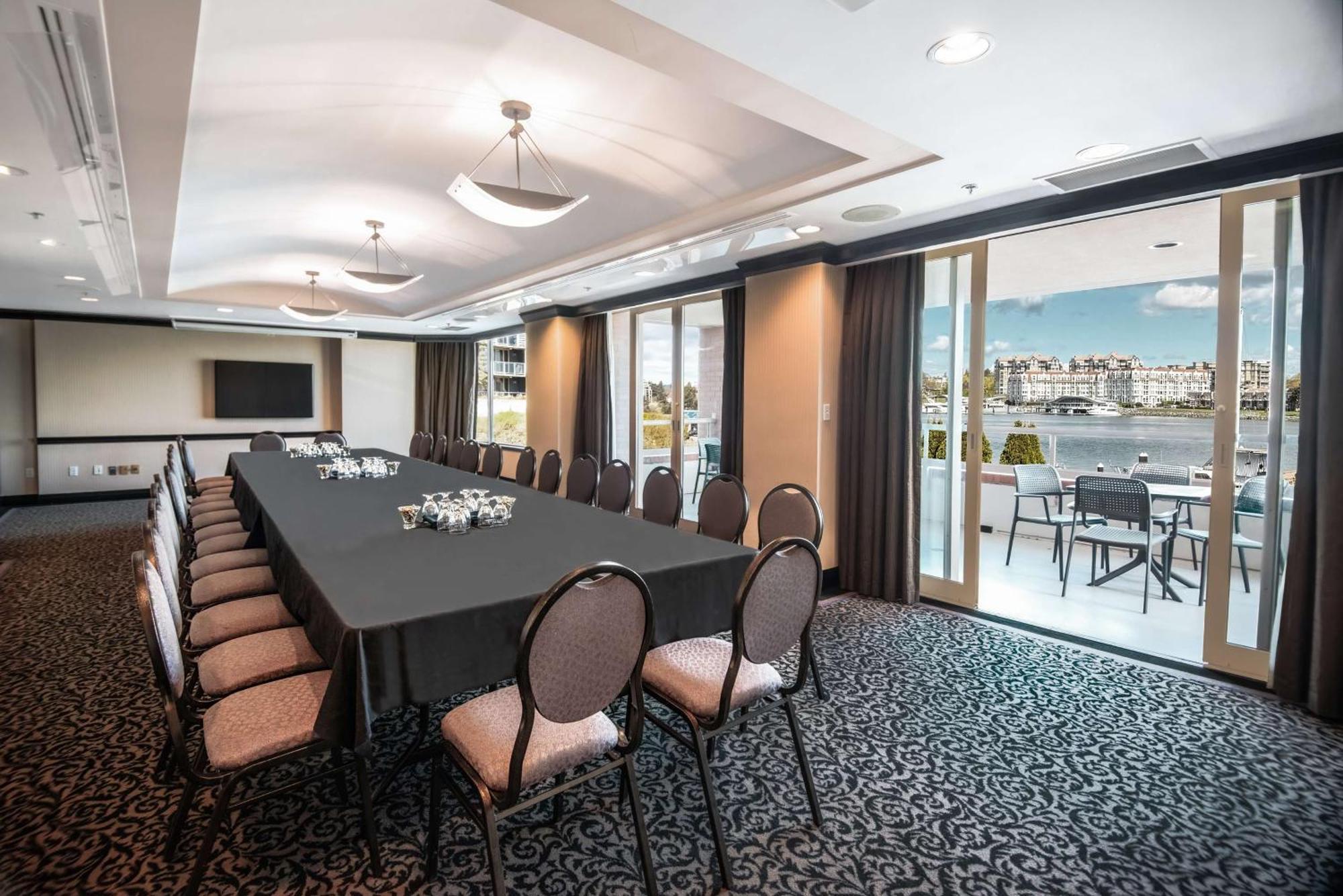 Coast Victoria Hotel & Marina By Apa Exterior photo
