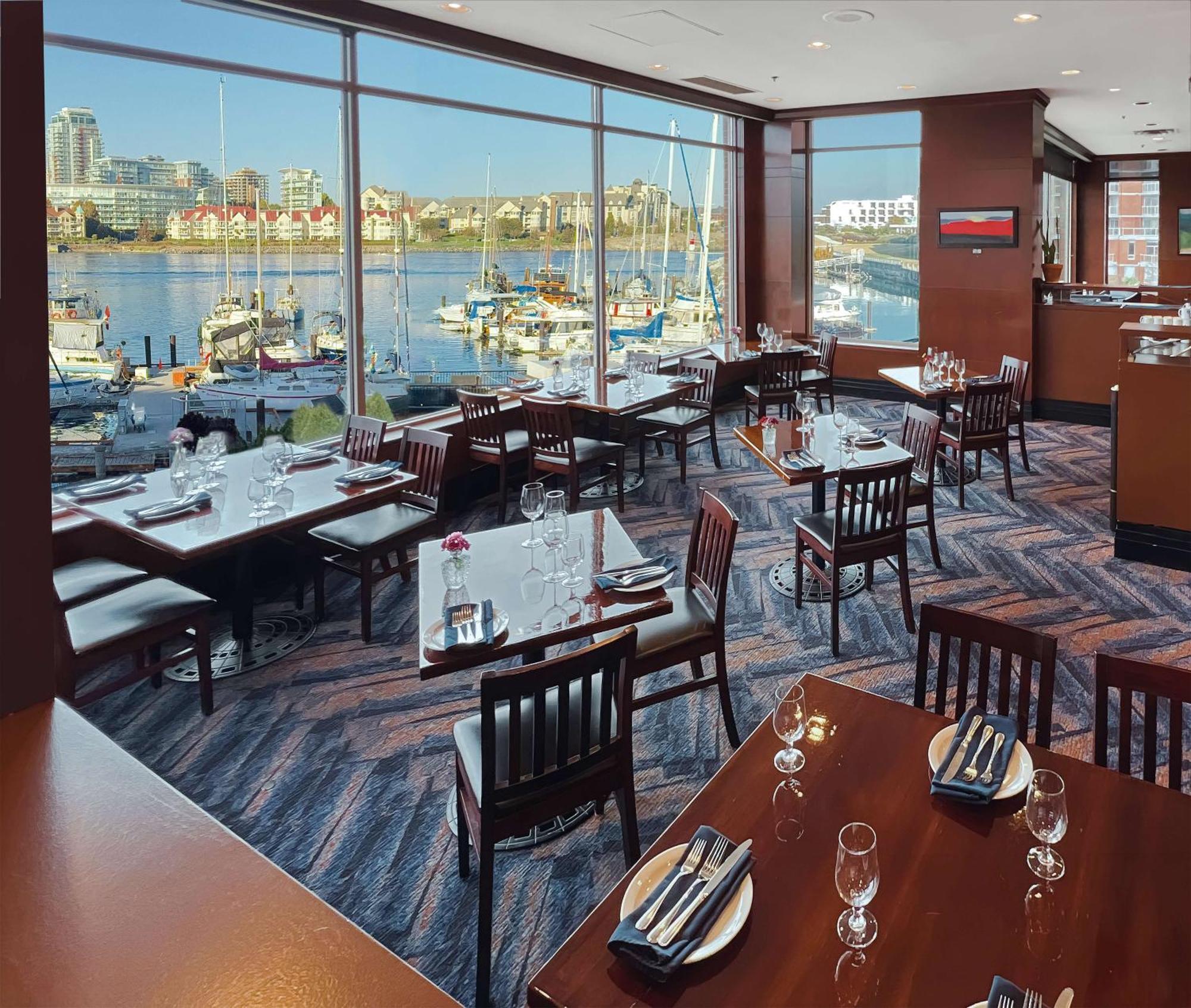 Coast Victoria Hotel & Marina By Apa Exterior photo