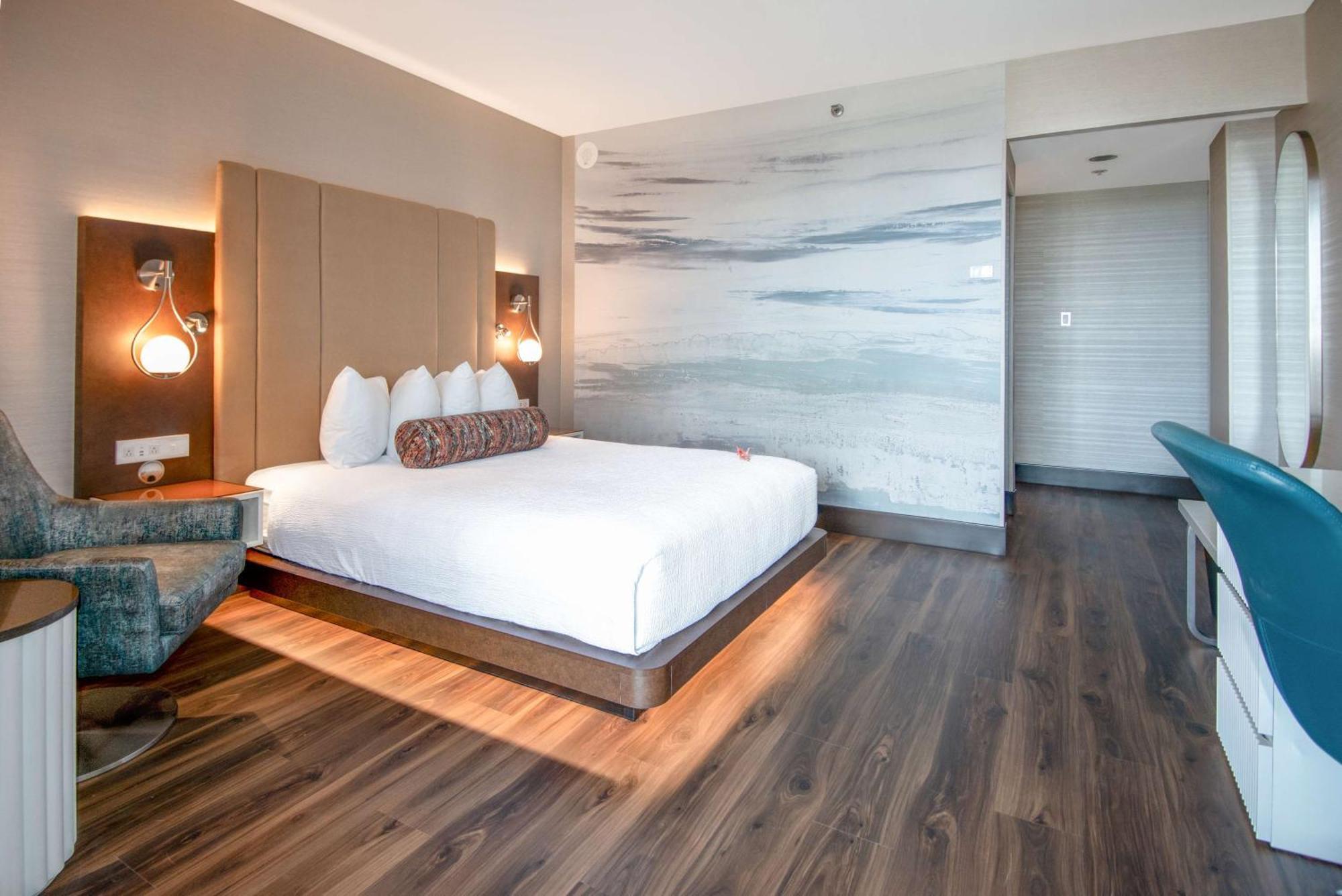 Coast Victoria Hotel & Marina By Apa Exterior photo